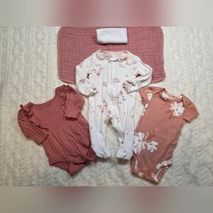 4-Piece Newborn Girl Bundle – Carter’s / Organic Cotton / Muslin Dusty Rose